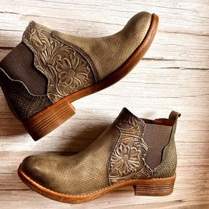 Comfortiva 6.5M Booties